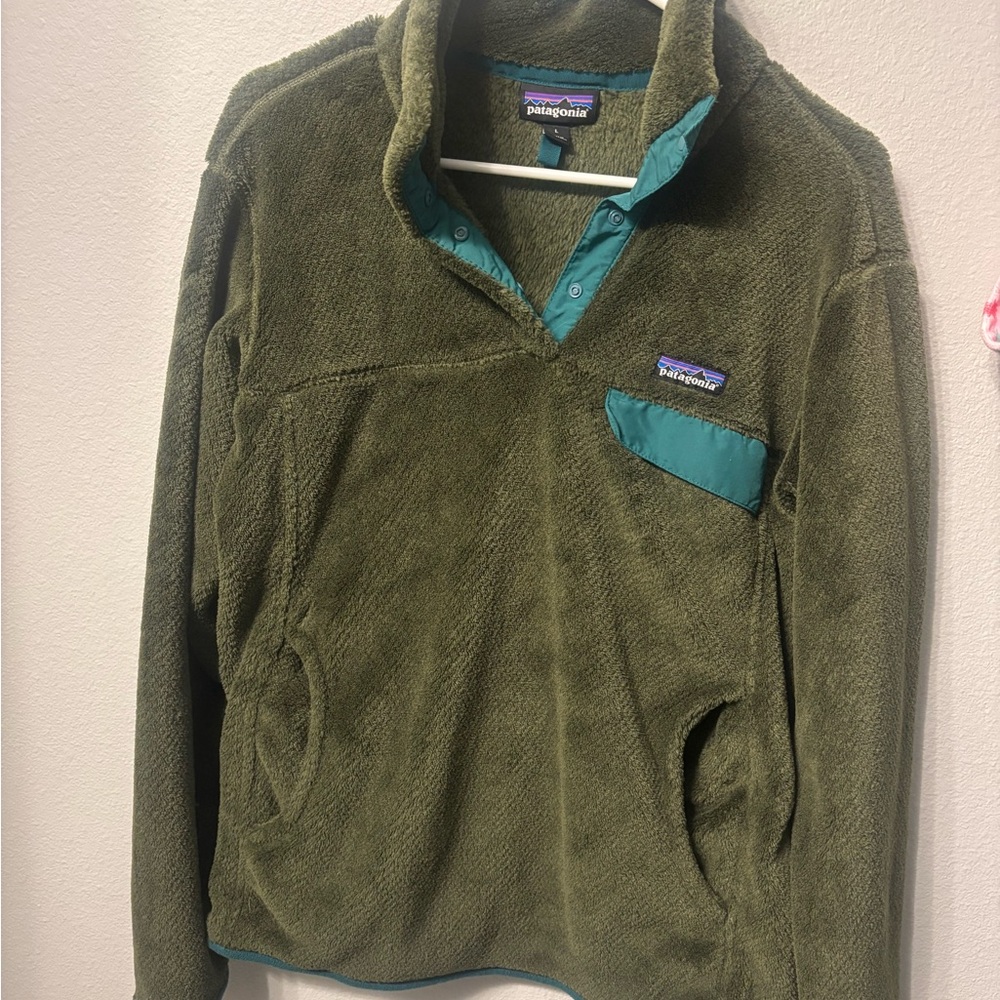 Patagonia Olive Green Fleece Pullover with Teal Accents